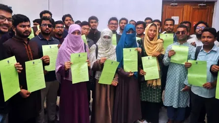 ডাকসুতে ‘ঐক্যবদ্ধ শিক্ষার্থী জোট’ প্যানেলের মনোনয়নপত্র দাখিল