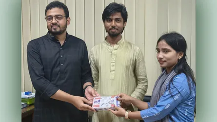 দেড় বছর আগে হারানো মোবাইল ফোন ফিরে পেলেন ঢাবি শিক্ষার্থী