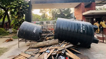 টানা ষষ্ঠ দিনের আন্দোলনে অচল ডুয়েট : ৩ দিন ধরে ব্লকেডে থমথমে ক্যাম্পাস