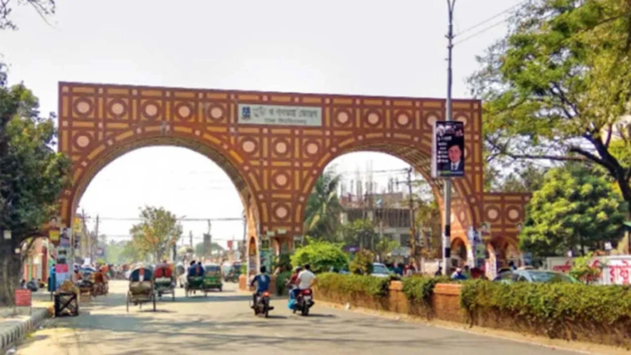 নববর্ষ উপলক্ষে ঢাবিতে প্রবেশে নিষেধাজ্ঞা, আতশবাজি-পটকা-ফানুস নিষিদ্ধ