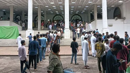 শান্তিপূর্ণ পরিবেশে ভোটগ্রহণ চলছে