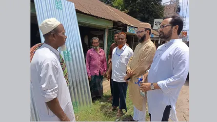 দাগনভূঁঞায় পৌর জামায়াতের উদ্যোগে অসহায় পরিবারের মাঝে টিন বিতরণ