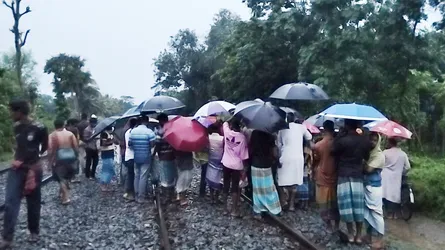 দামুড়হুদায় বন্ধুর বাড়ি বেড়াতে এসে ট্রেনে কাটা পড়ে মৃত ২, আহত ১