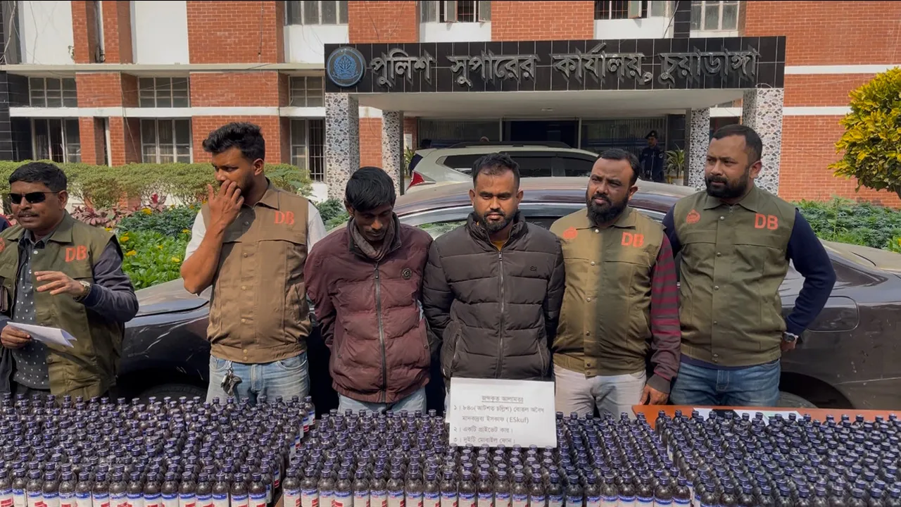 দামুড়হুদায় ৮৪০ বোতল ইসকাফসহ আটক ২, প্রাইভেটকার জব্দ