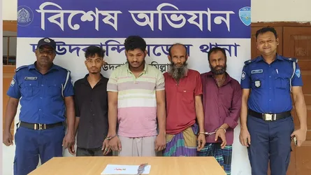 দাউদকান্দিতে মাদক কারবারিসহ গ্রেফতার ৪