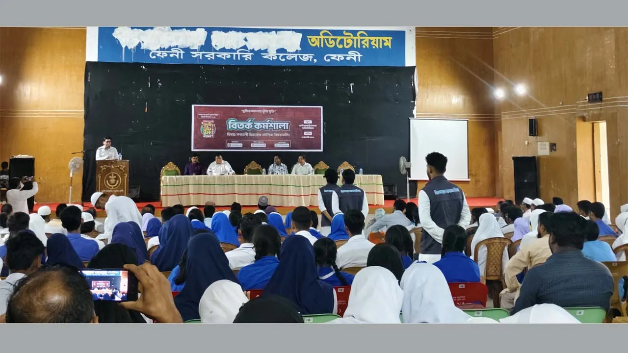 জুলাই গণঅভ্যুত্থান স্মরণে ফেনীতে বিতর্ক কর্মশালা
