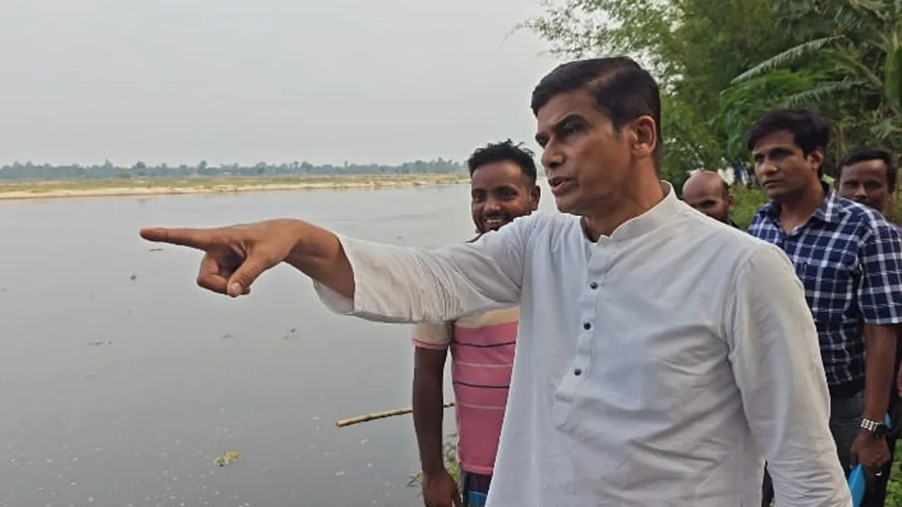 দেবীগঞ্জে করতোয়া নদীর ভাঙন এলাকা পরিদর্শনে পানিসম্পদ প্রতিমন্ত্রী