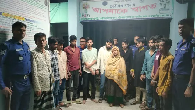 দেবীগঞ্জে মাদক কারবারিসহ গ্রেফতার ১২