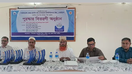 দেবীগঞ্জে মেধাবী শিক্ষার্থীদের মাঝে ক্রেস্ট ও সনদ বিতরণ