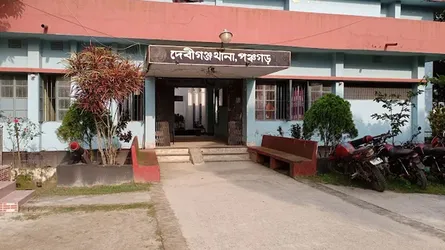 দেবীগঞ্জে খড়ের গাদায় চাপা পড়ে বৃদ্ধের মৃত্যু