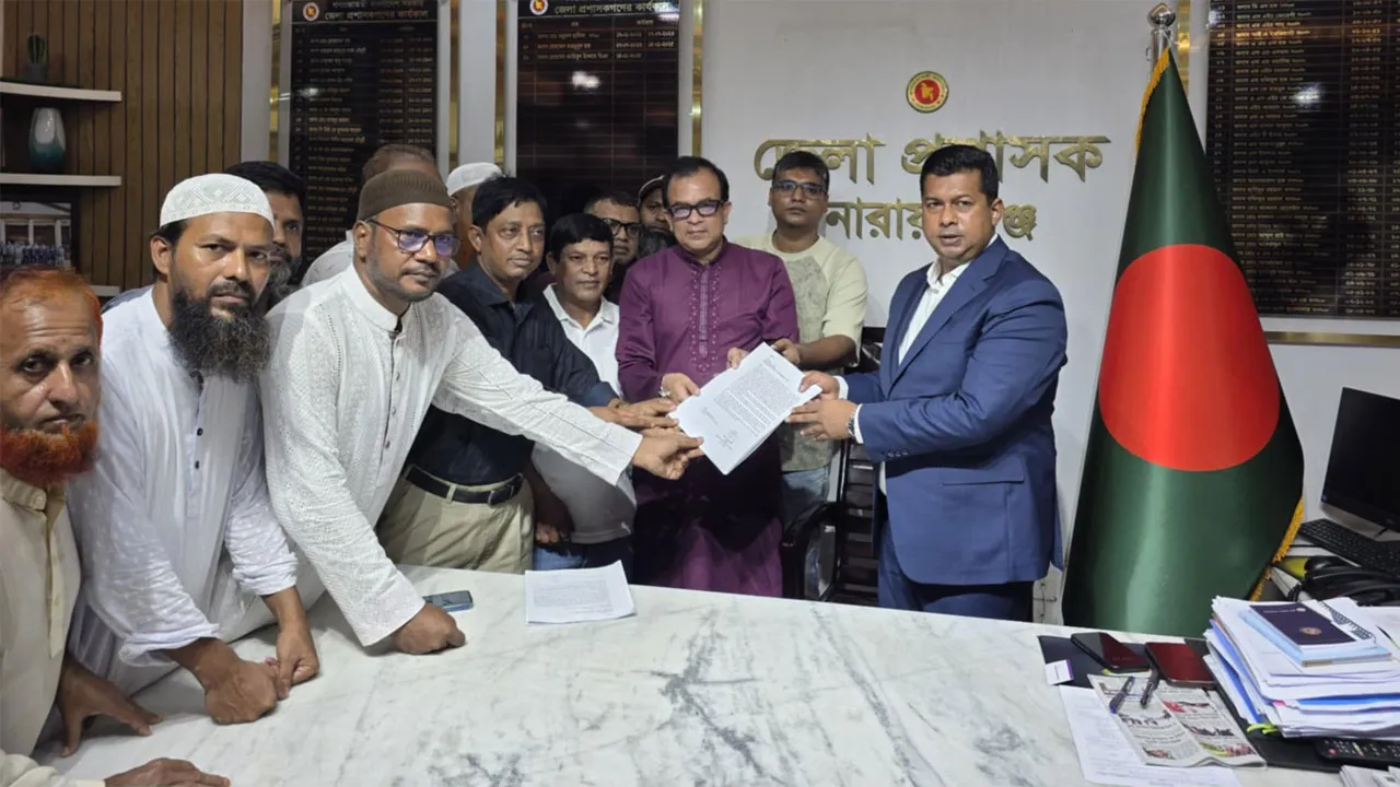ফতুল্লায় জলাবদ্ধতা নিরসনের দাবিতে প্রধান উপদেষ্টা ও জেলা প্রশাসক বরাবর স্মারকলিপি