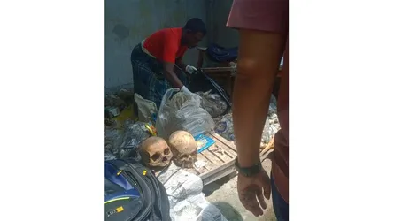 দেওয়ানগঞ্জে কবর থেকে কঙ্কাল চুরি, আটক ১