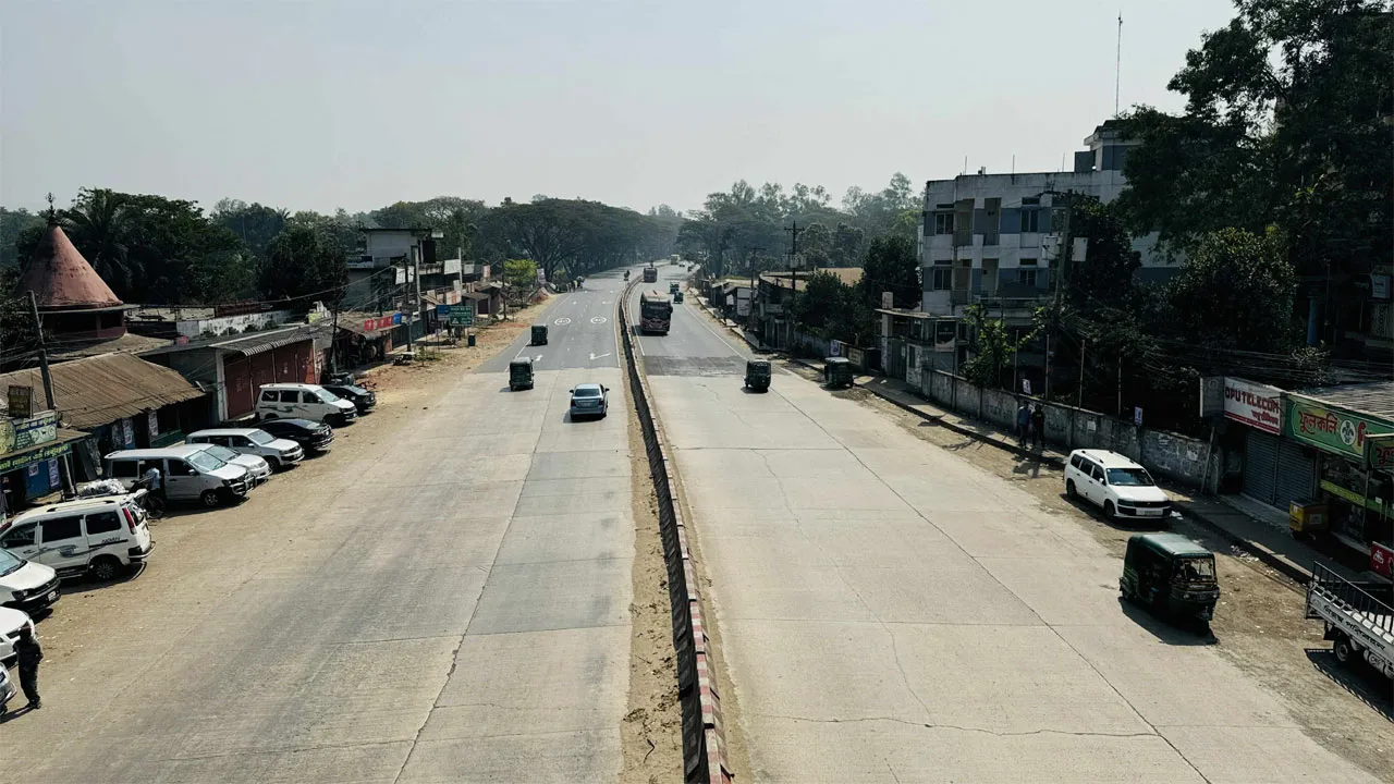 ভোটের দ্বিতীয় দিনেও ঢাকা-চট্টগ্রাম মহাসড়কে গাড়ি চলাচল একেবারে কম