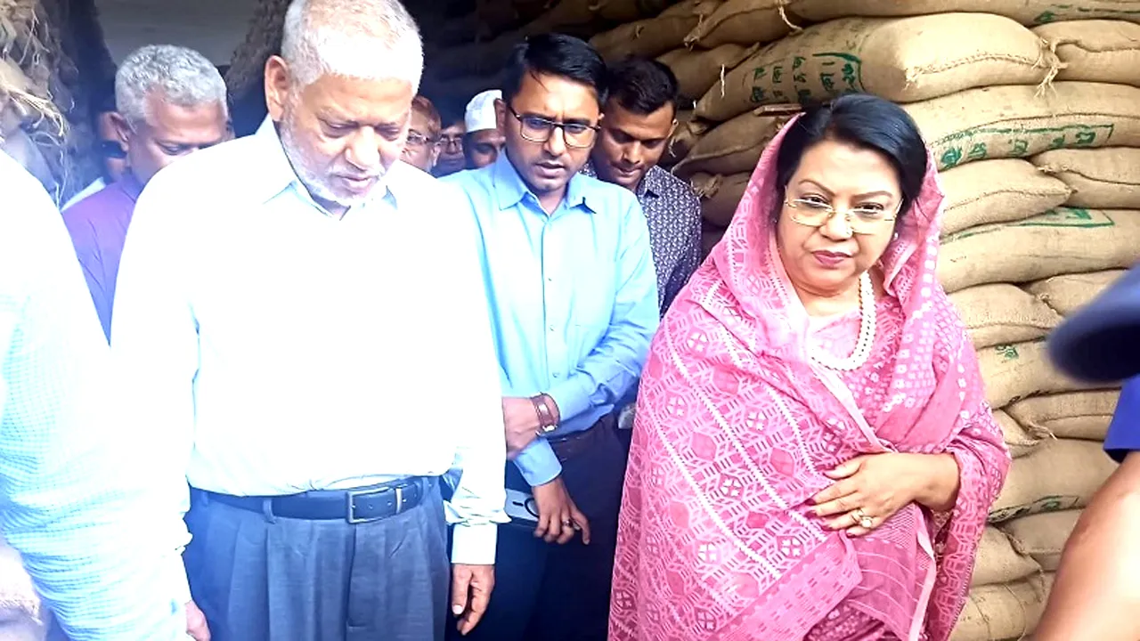 দেশে খাদ্যের কোনো ঘাটতি নেই : খাদ্যমন্ত্রী