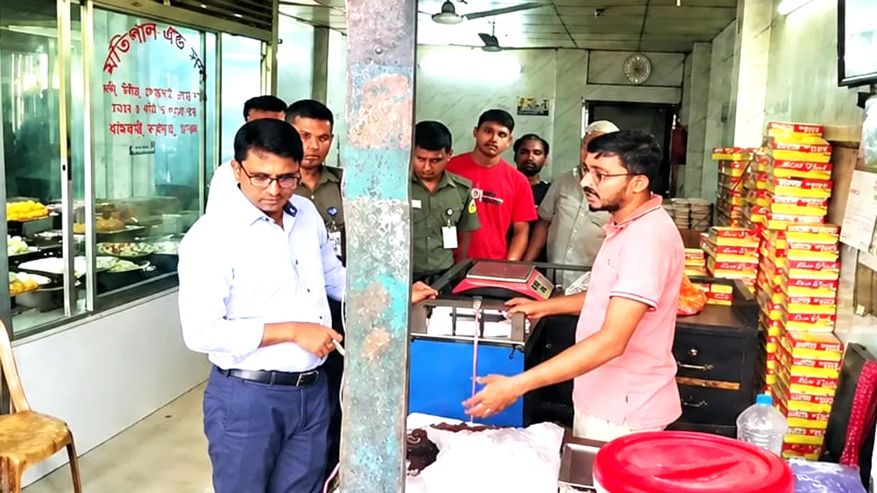 ধামরাইয়ে ভ্রাম্যমাণ আদালতের অভিযানে ৬ প্রতিষ্ঠানকে জরিমানা