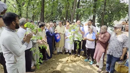 ঢাকায় স্মারক বৃক্ষরোপণ কর্মসূচির আয়োজন করল রাশিয়ান হাউস