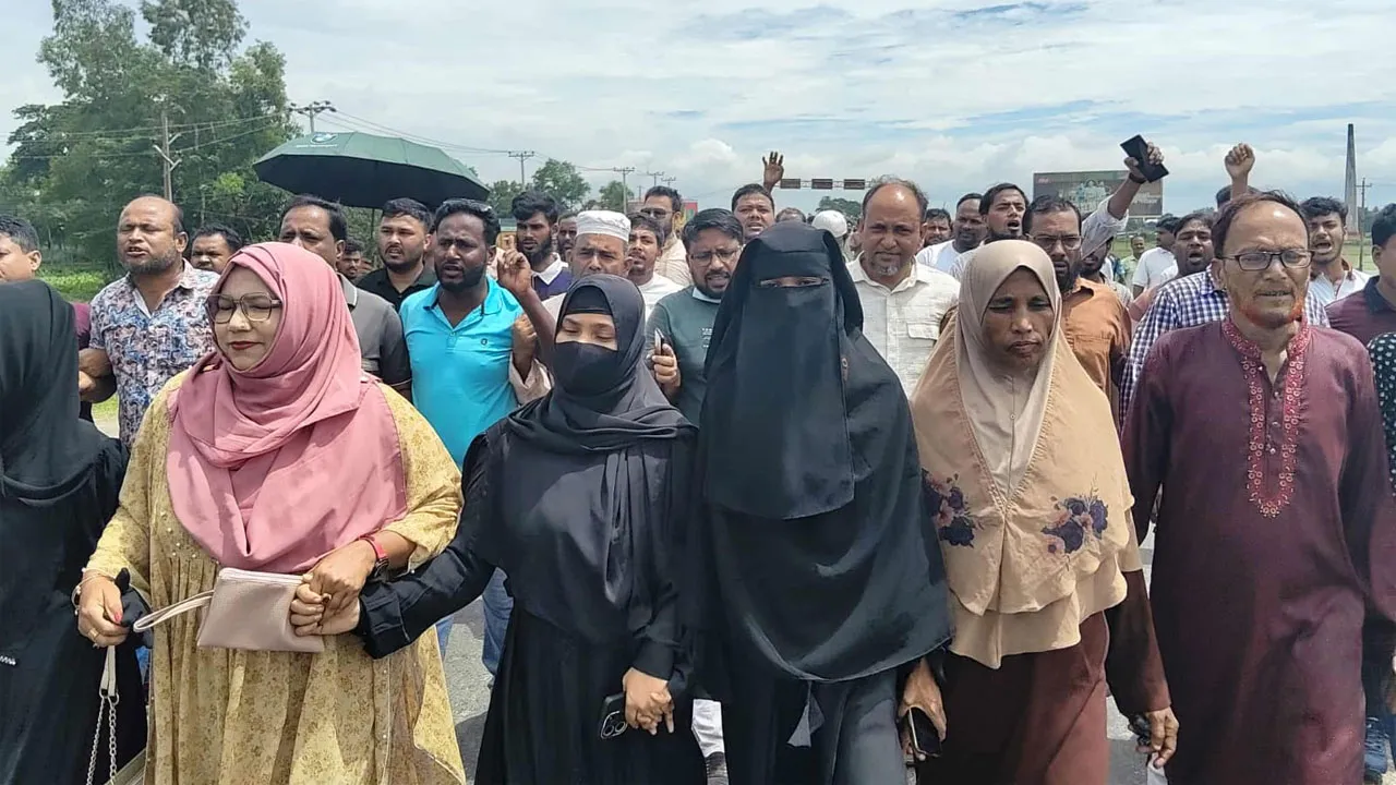 ব্রাহ্মণবাড়িয়া আসনের সীমানা পুনর্বিন্যাস নিয়ে ঢাকা-সিলেট মহাসড়ক অবরোধ