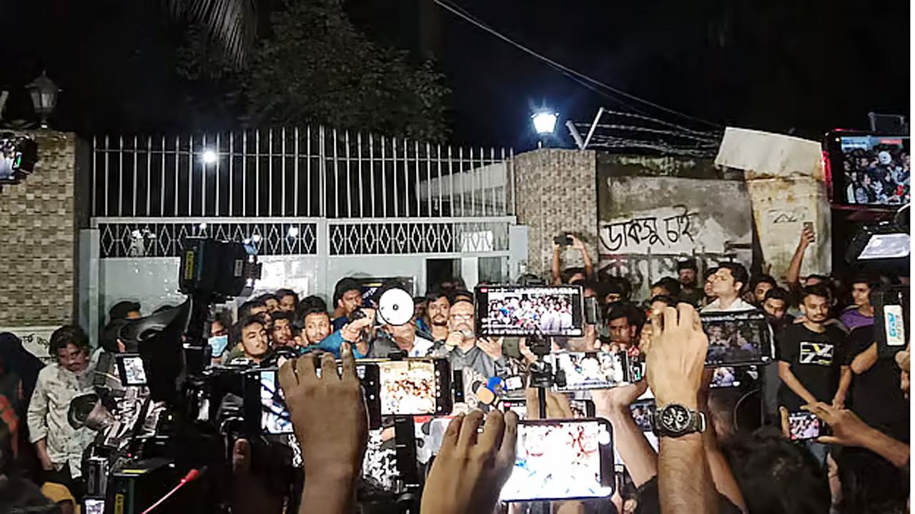ঢাবির হলে ছাত্র রাজনীতি নিষিদ্ধ : বিতর্ক, প্রতিক্রিয়া ও ভবিষ্যৎ প্রভাব