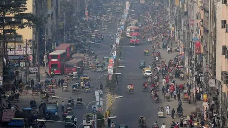 ঢাকার বাতাস আজও ‘মাঝারি’, দূষণে শীর্ষে কিনশাসা