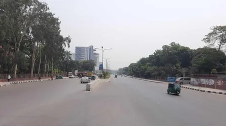 ঢাকায় এখনো ঈদের আমেজ
