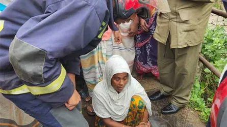 ধামরাইয়ে বেইলি ব্রিজে আটকে পড়া নারীকে উদ্ধার করল ফায়ার সার্ভিস