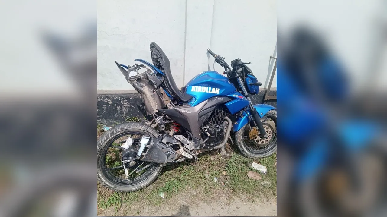 ট্রাকচাপায় মোটরসাইকেল আরোহী ২ কিশোর নিহত