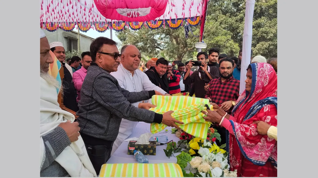 ধামরাইয়ে বিএনপির শীতবস্ত্র বিতরণ