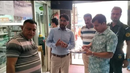 ধামরাইয়ে ৭ প্রতিষ্ঠানকে ভ্রাম্যমাণ আদালতের জরিমানা