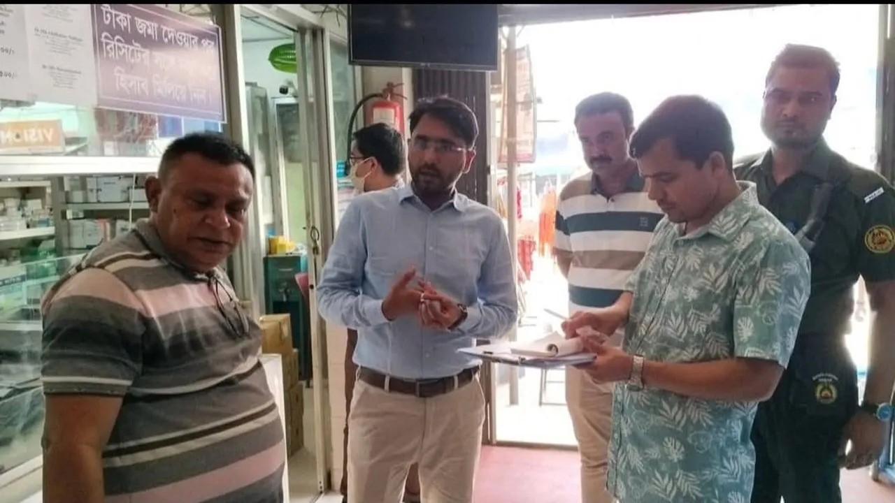 ধামরাইয়ে ৭ প্রতিষ্ঠানকে ভ্রাম্যমাণ আদালতের জরিমানা