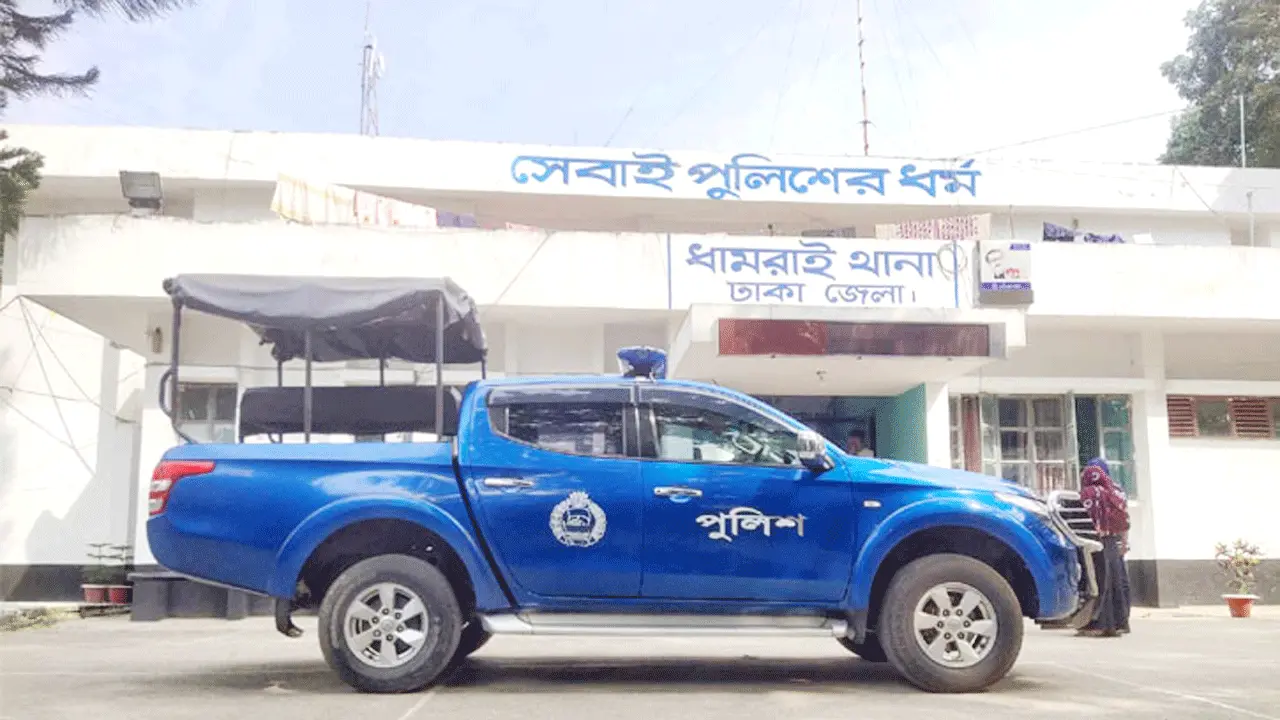 ধামরাইয়ে ব্যবসায়ীকে কুপিয়ে ছিনতাই, গণধোলাইয়ের পর একজনকে পুলিশে সোপর্দ