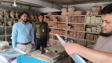 ধামরাইয়ে দুই বেকারিকে ৭০ হাজার টাকা জরিমানা