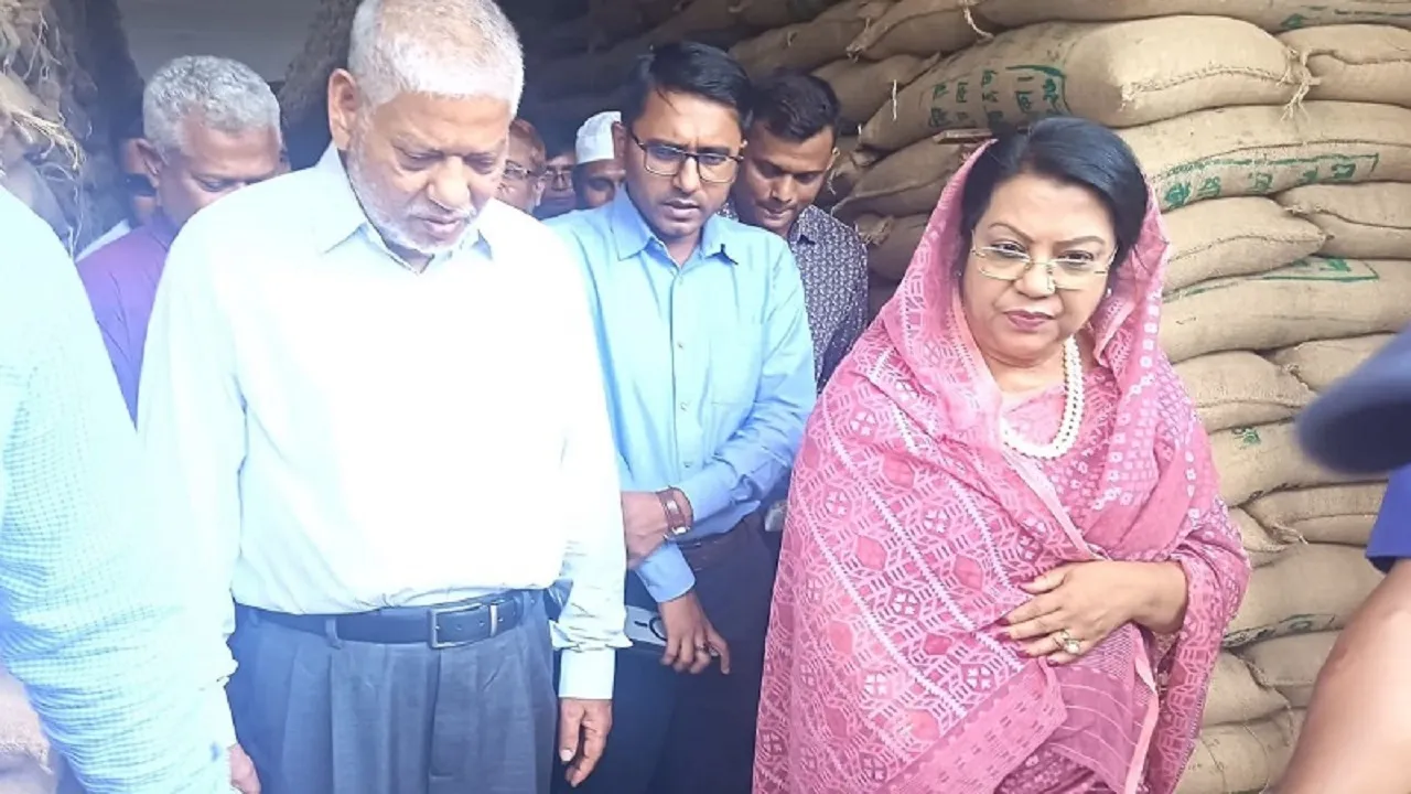 খাদ্যের কোনো ঘাটতি নেই : খাদ্যমন্ত্রী রিতা