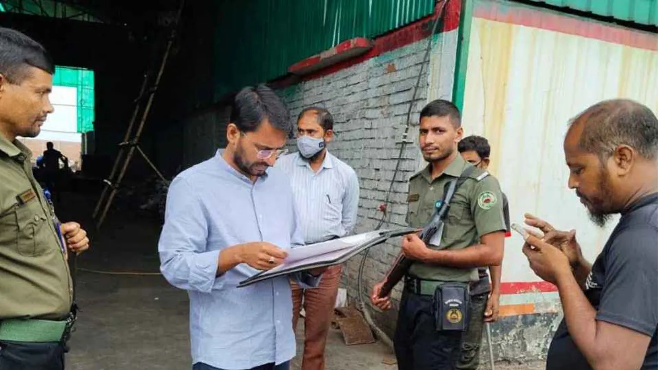 ধামরাইয়ে ব্যাটারি কারখানায় অভিযান, লাখ টাকা জরিমানা