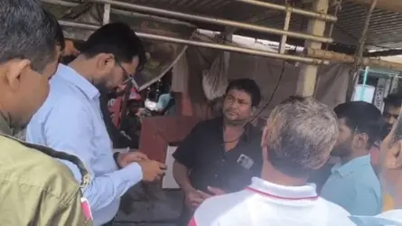 ধামরাইয়ে অস্বাস্থ্যকর পরিবেশে গোশত বিক্রি, ব্যবসায়ীকে জরিমানা