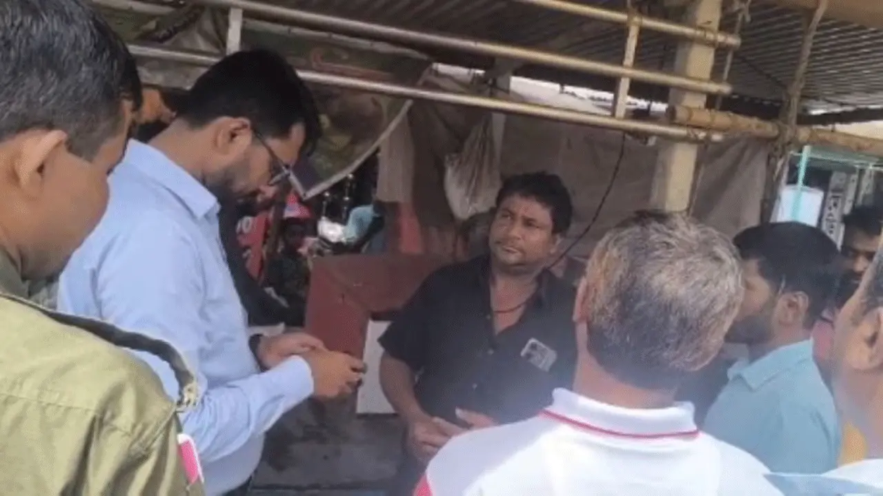 ধামরাইয়ে অস্বাস্থ্যকর পরিবেশে গোশত বিক্রি, ব্যবসায়ীকে জরিমানা
