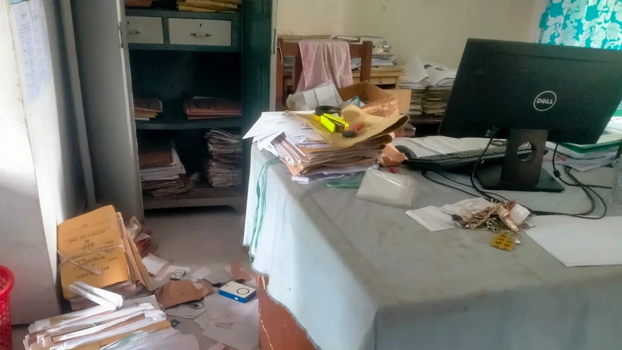 ধামরাইয়ে গার্লস কলেজে ল্যাপটপ ও নগদ টাকাসহ মালামাল লুট