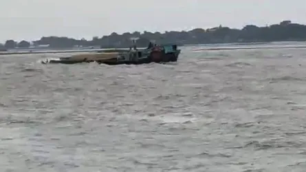 নেত্রকোনায় স্পিডবোট উল্টে নিখোঁজ চার শিশু, উদ্ধার ১