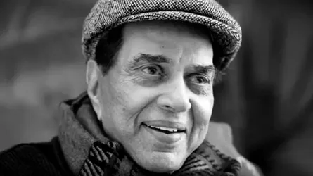 অমিতাভ-শাহরুখের চেয়ে হিট সিনেমা করেও যে কারণে ‘সুপারস্টার’ তকমা পাননি ধর্মেন্দ্র