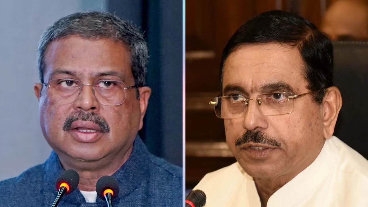 ধর্মেন্দ্র প্রধানের পদত্যাগপত্র গৃহীত, অতিরিক্ত দায়িত্বে প্রহ্লাদ জোশী