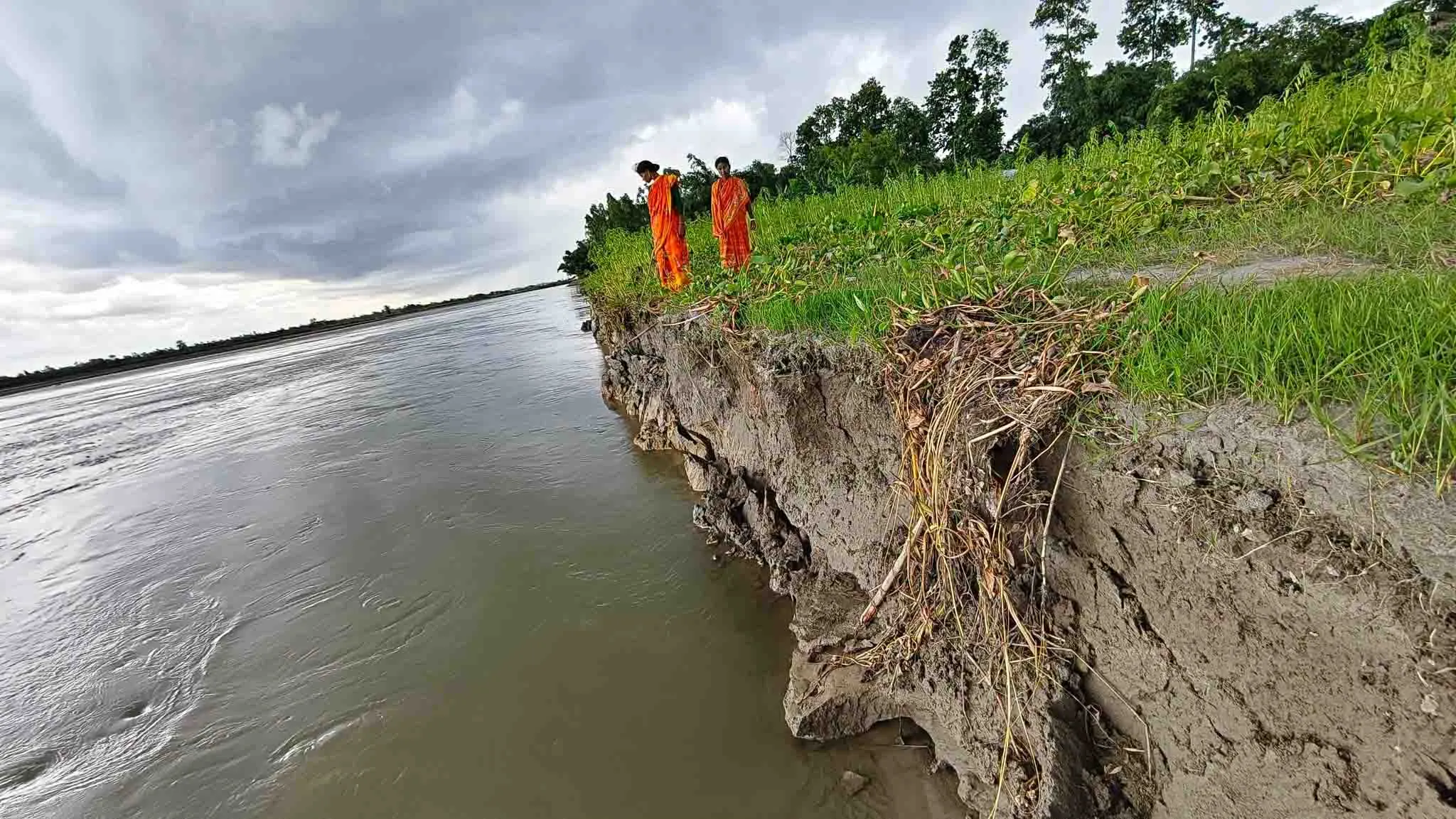 ধরলার করাল গ্রাসে হুমকির মুখে লালমনিরহাট শহররক্ষা বাঁধ, আতঙ্কে লাখো মানুষ