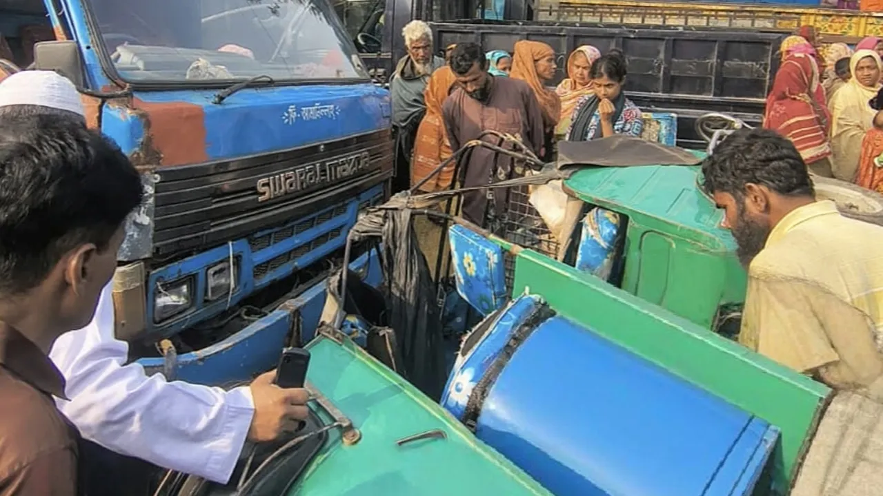 ধুনটে ট্রাকের ধাক্কায় অটোরিকশা চালক নিহত