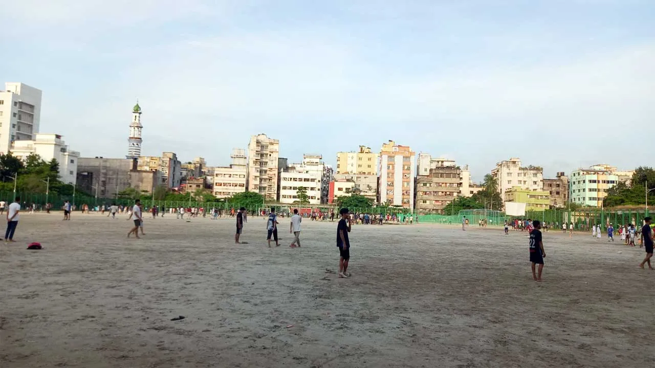 পুরান ঢাকাবাসীর গর্বের জায়গা ঐতিহ্যবাহী ধুপখোলা মাঠ