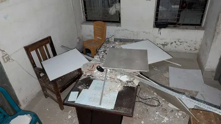 ডিমলা থানায় ছাদের পলেস্তারা খসে এএসআই আহত
