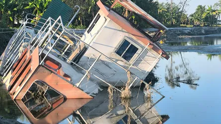 ডিমলায় কোটি টাকার উদ্ধারযান এখন নিজেই উদ্ধারের অপেক্ষায়