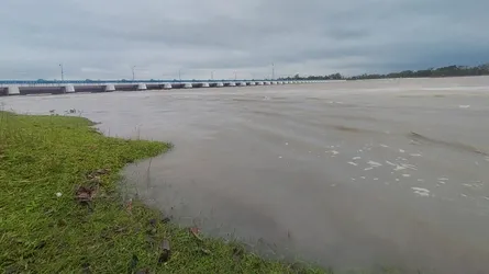 তিস্তায় বিপদসীমার ১০ সেমি ওপরে পানি, আতঙ্কে নদীপাড়ের বাসিন্দারা