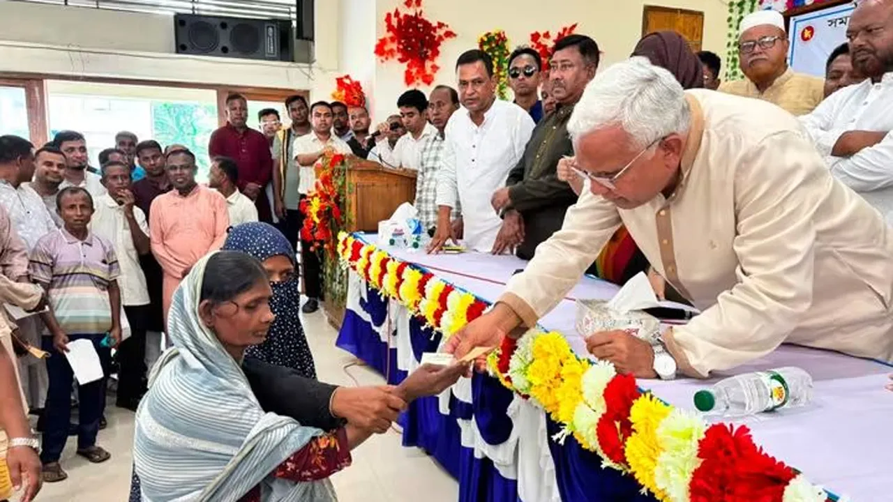 সমাজের প্রতিটি স্তরে শিক্ষার আলো পৌঁছে দিতে সরকার কাজ করছে