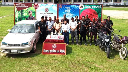 দিনাজপুরে ৩৮ কোটি টাকার সাপের বিষ উদ্ধারসহ আটক ৪
