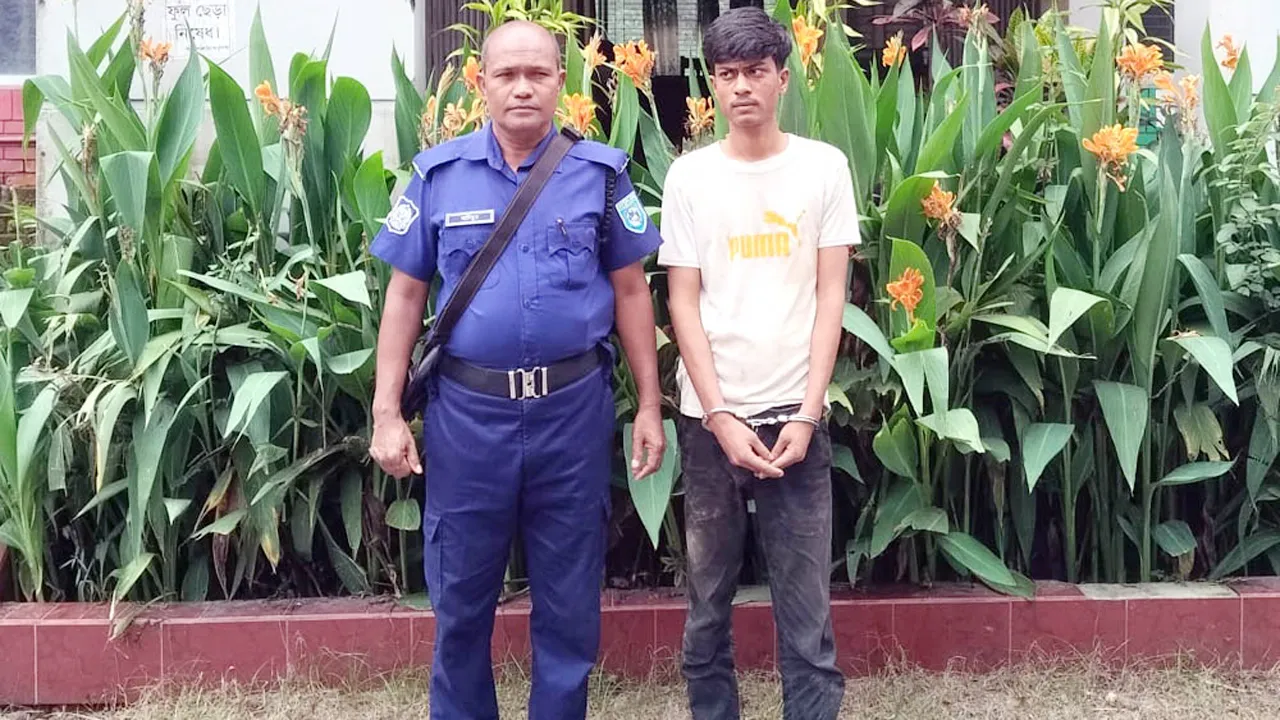 ফুলবাড়ীতে চালককে ছুরিকাঘাতে হত্যা করে আটোরিকশা ছিনতাই, আটক ১