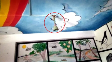 ক্লাস চলাকালীন খুলে পড়ল ফ্যান, অল্পের জন্য রক্ষা পেল শিশু শিক্ষার্থীরা