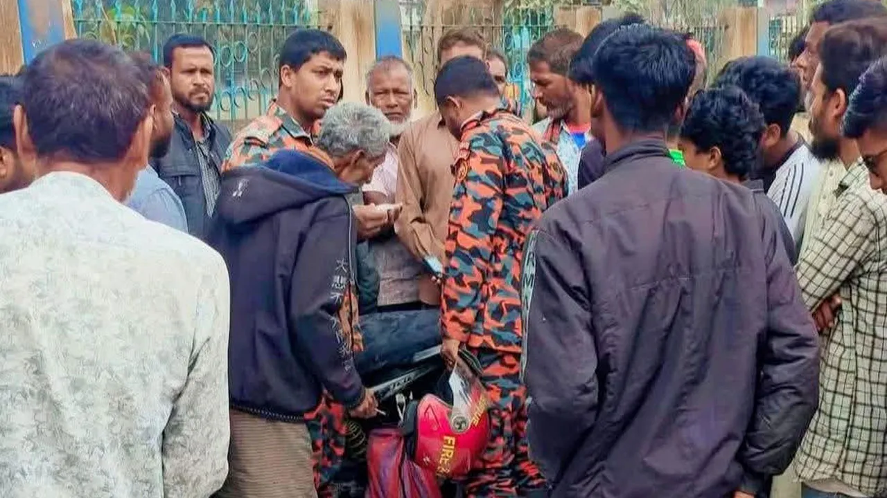 সেমাই নিয়ে বোনের বাড়ি যাওয়ার পথে সড়ক দুর্ঘটনায় যুবক নিহত